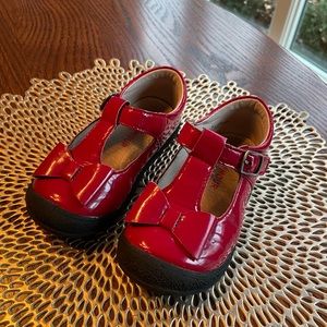 size 8 L’Amour red patent leather Emma Bow Shoes